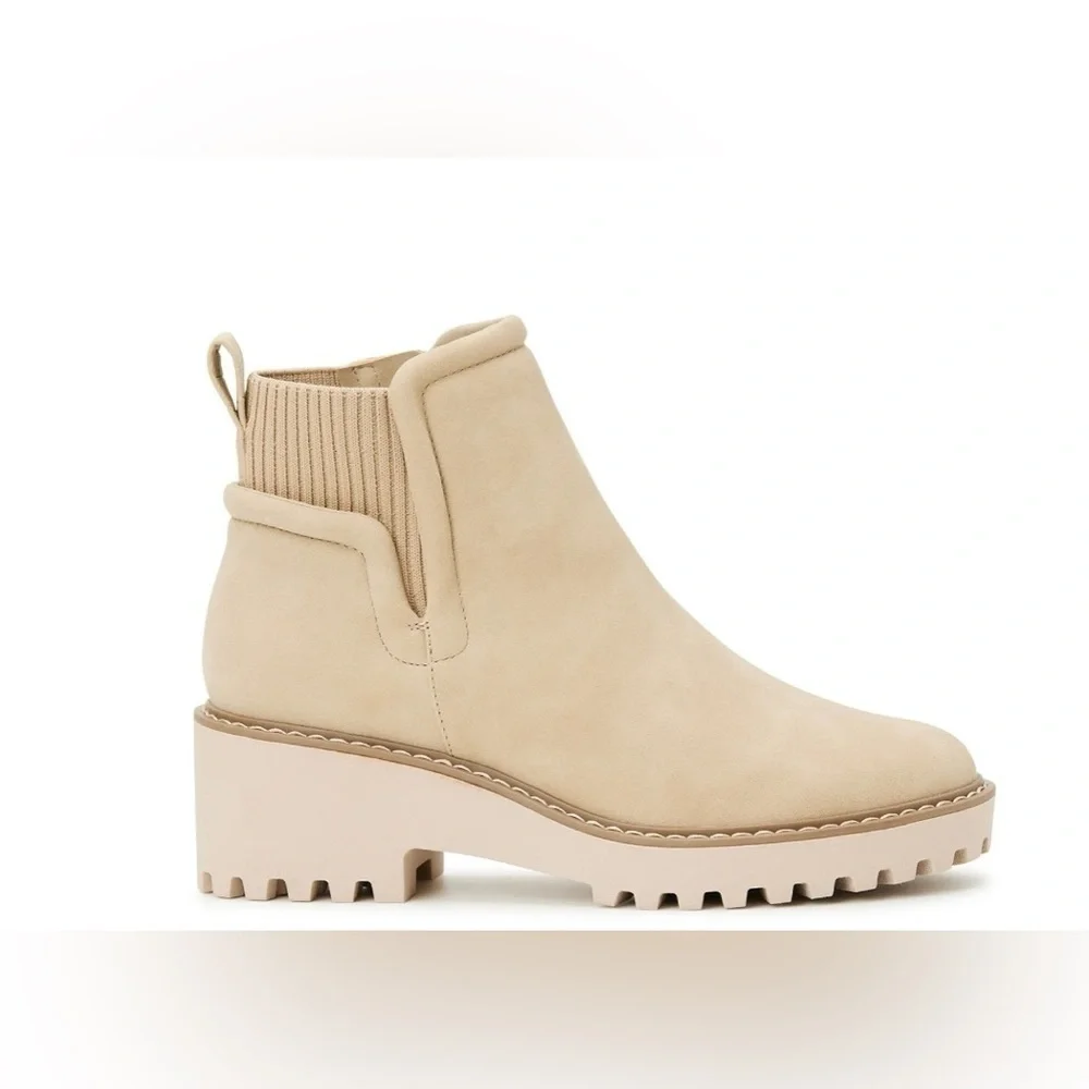 NWOB Chelsea Boots